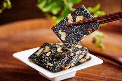 爱国诗歌朗诵串词主持词_爱国的诗歌朗诵主持词